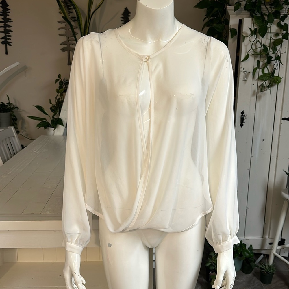 Bali Twisted Wrap Front, Back Size 6 High Low Long Sleeve Ivory Blouse